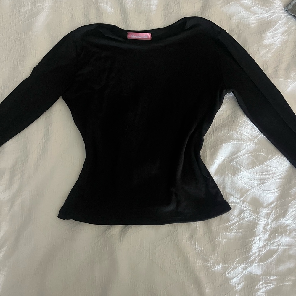 size small form fitting black longsleeve
